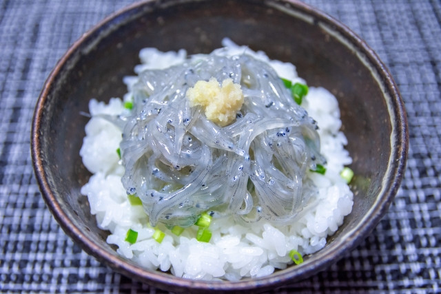 【レシピ】炊きたてご飯の生しらす丼